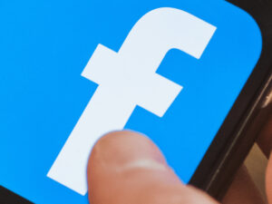 Facebook: ¿mi asociación necesita un grupo o una página?