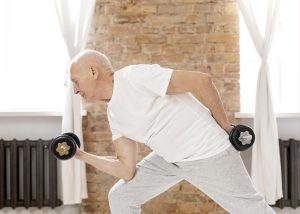 Entrenamiento de fuerza con pesas ligeras